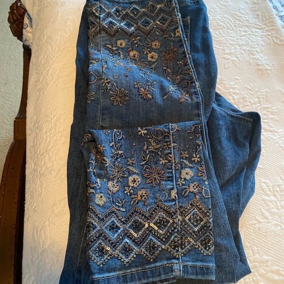 CHARLIE B Blue Jeans with Floral Embroidery - Picture 2 of 12